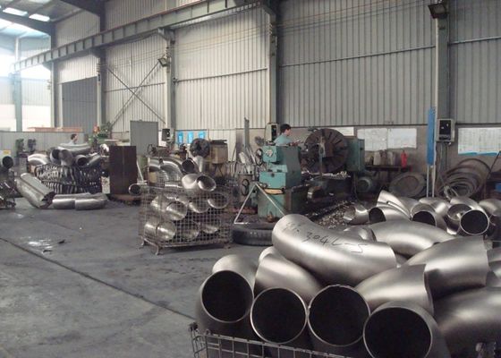 Carbon Steel / Stainless Steel Butt Weld Fittings Steel Pipe Tee with ISO9001 Approvals